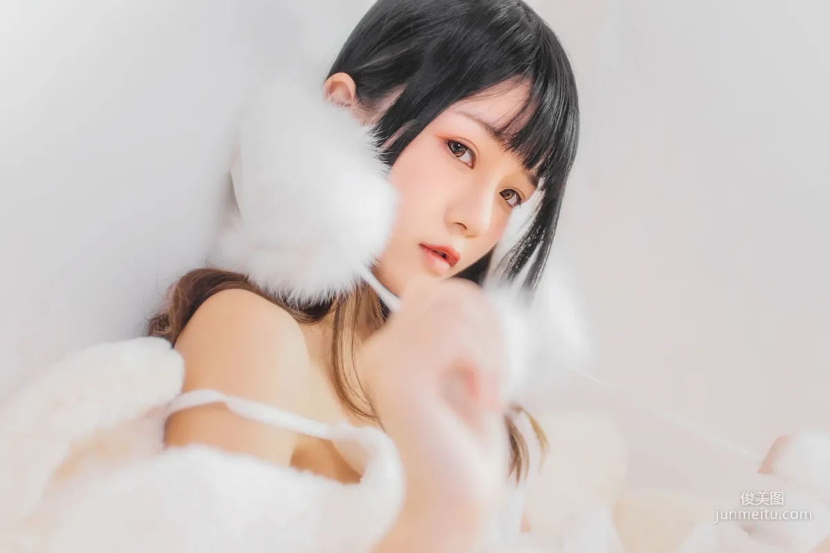 桜桃喵《冬眠》 [蘿莉COS] 寫真集 17