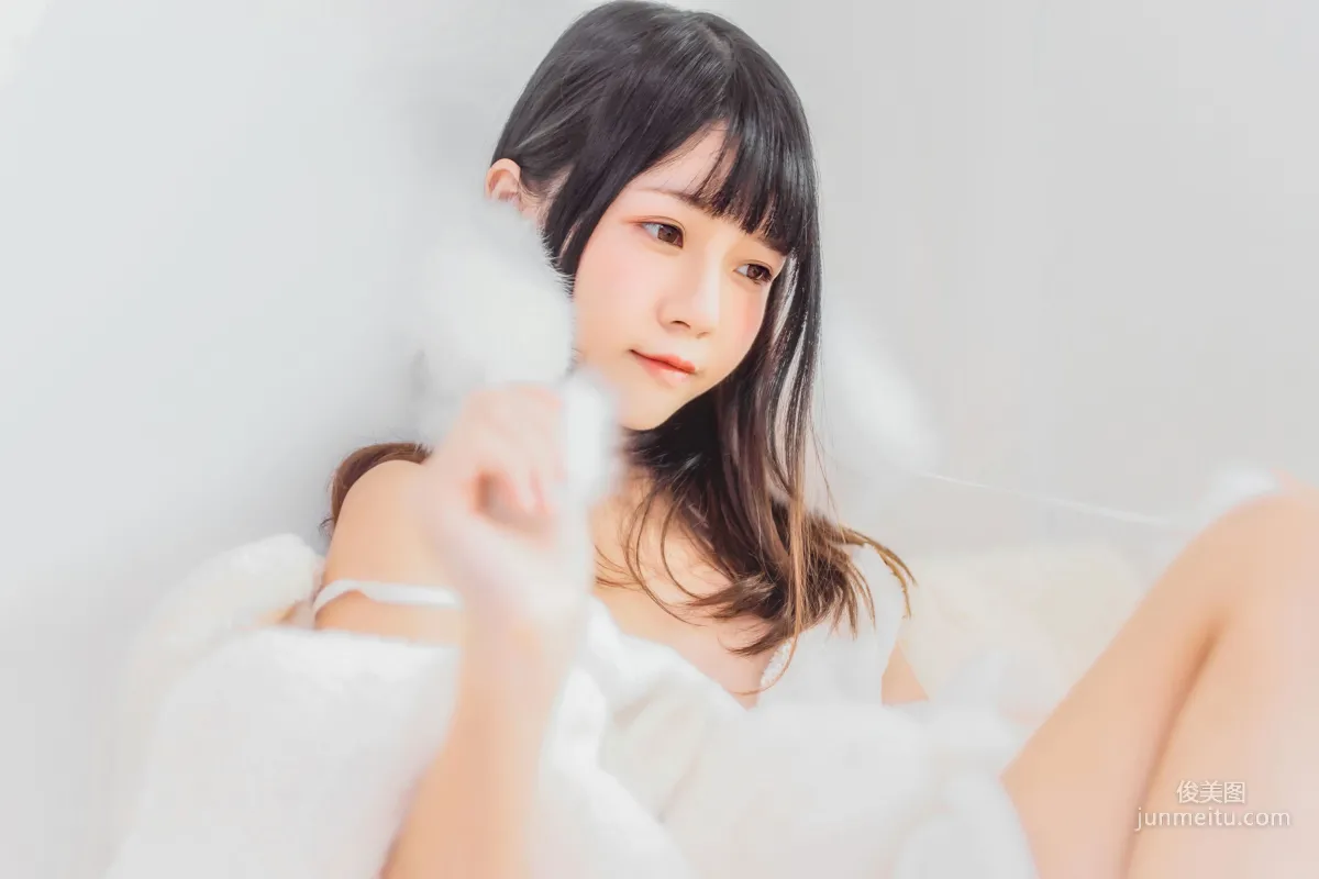 桜桃喵《冬眠》 [蘿莉COS] 寫真集 16