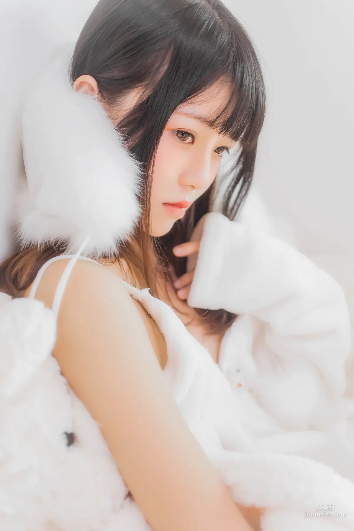 桜桃喵《冬眠》 [蘿莉COS] 寫真集 19