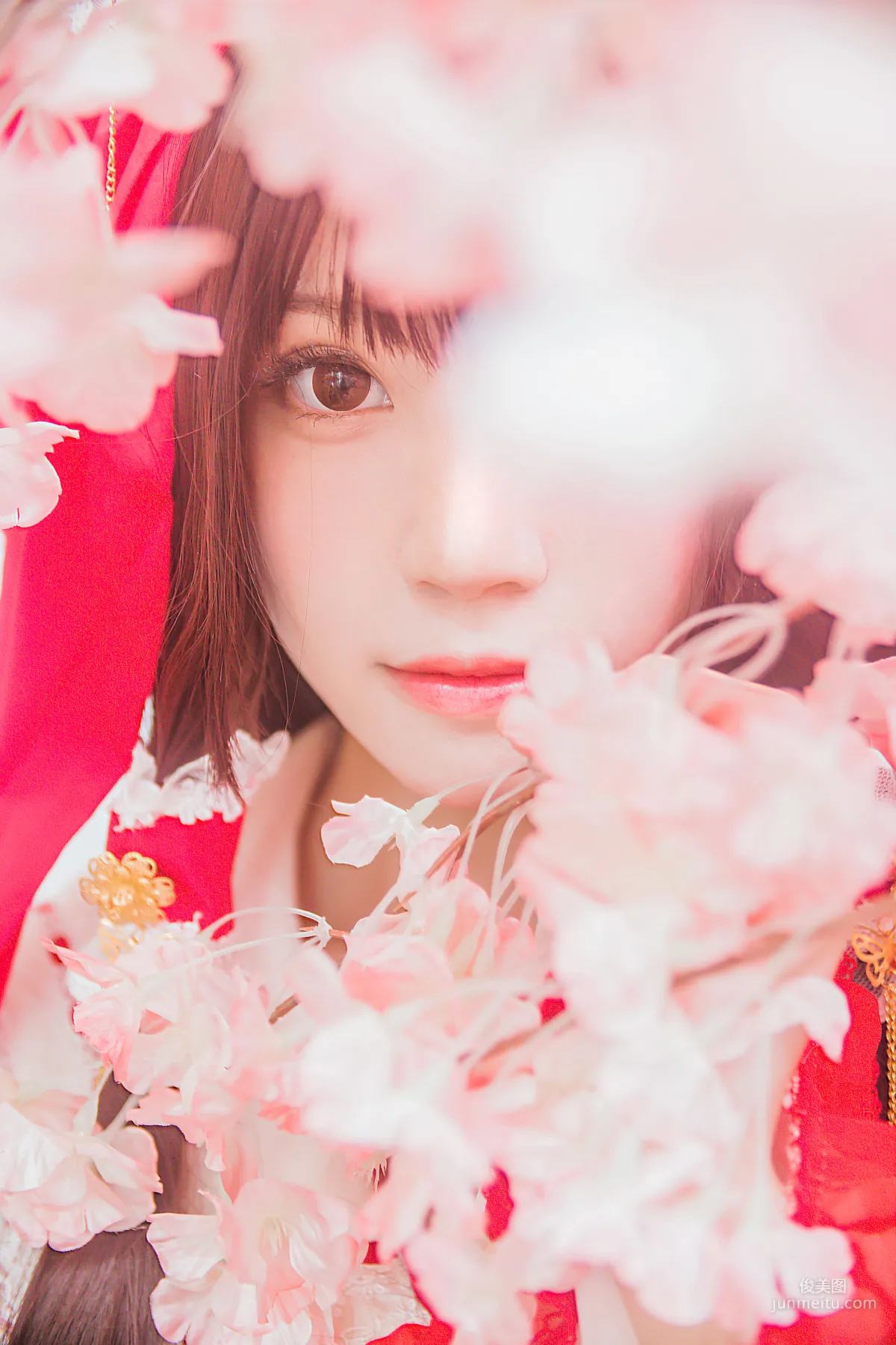 桜桃喵《靈夢 新年快樂》 [蘿莉COS] 寫真集 34