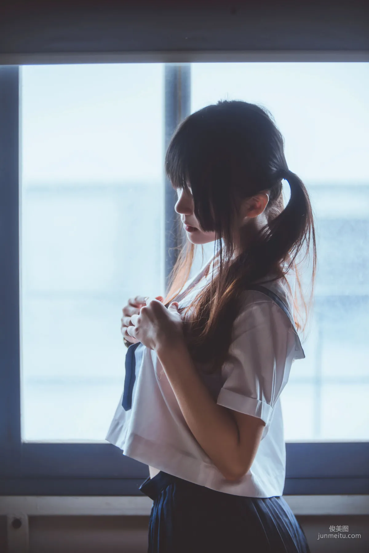 桜桃喵《藍白水手服》 [蘿莉COS] 寫真集 23