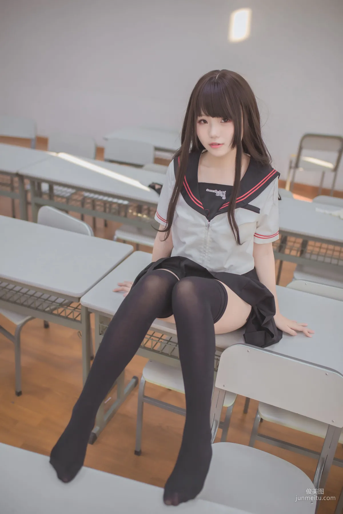 Yoko宅夏《黑丝JK》 [萝莉COS] 写真集26