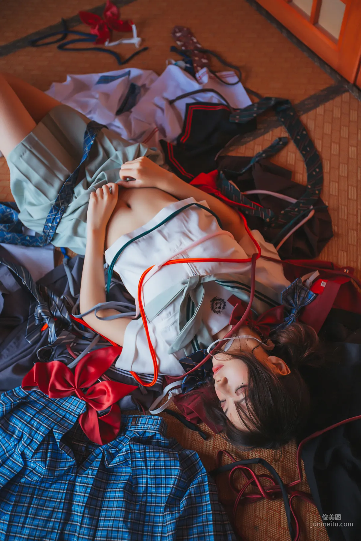 疯猫ss《黑丝 ・ JK ・ 少女》 [萝莉COS] 写真集26