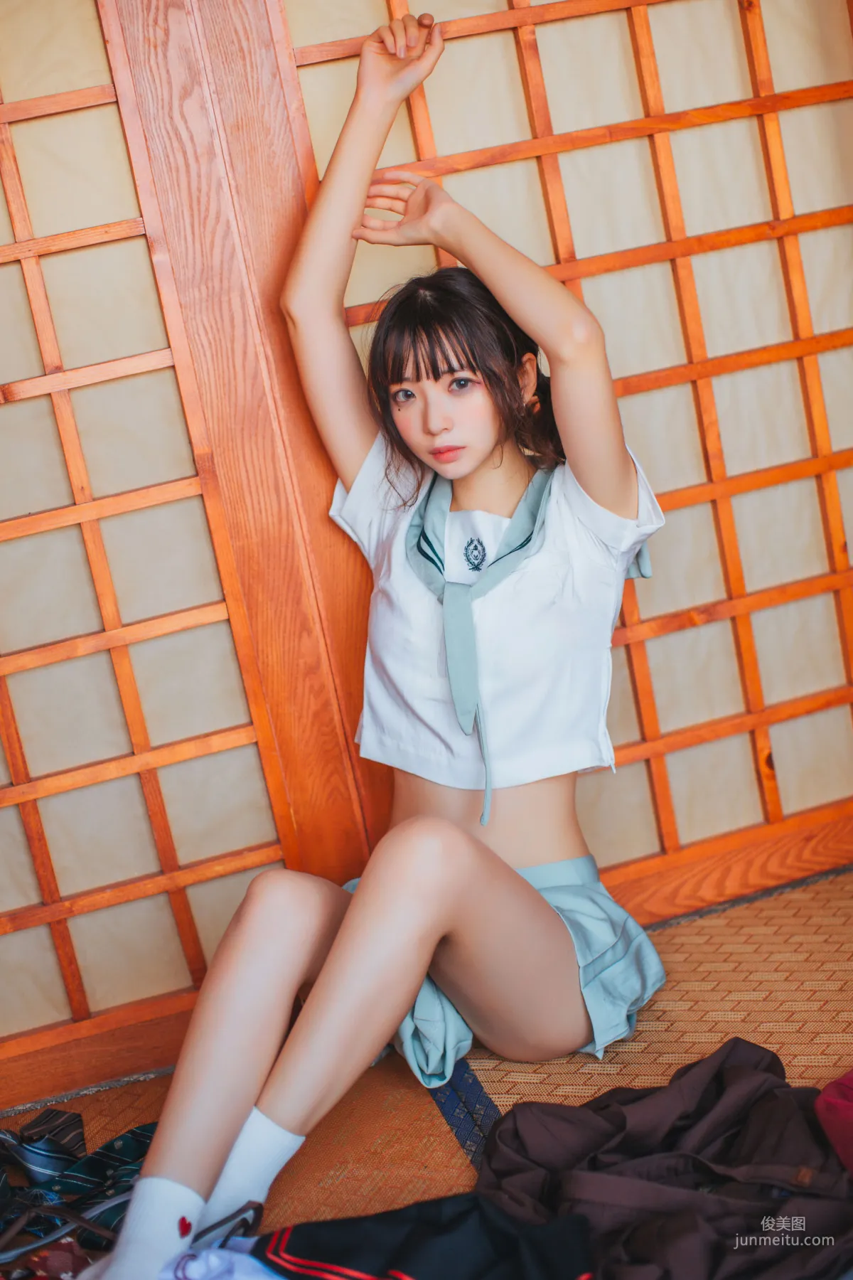疯猫ss《黑丝 ・ JK ・ 少女》 [萝莉COS] 写真集22