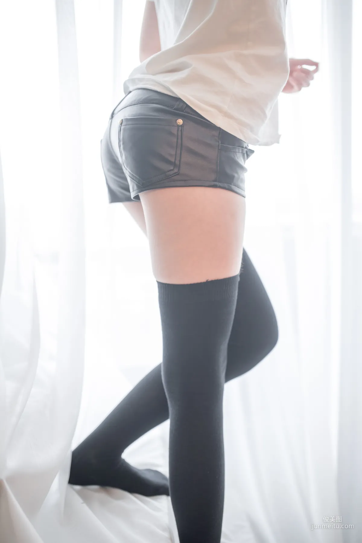 [Fengzhi Lingyu] NO.037 Black Stockings and Leather Pants Photo Set photo 26