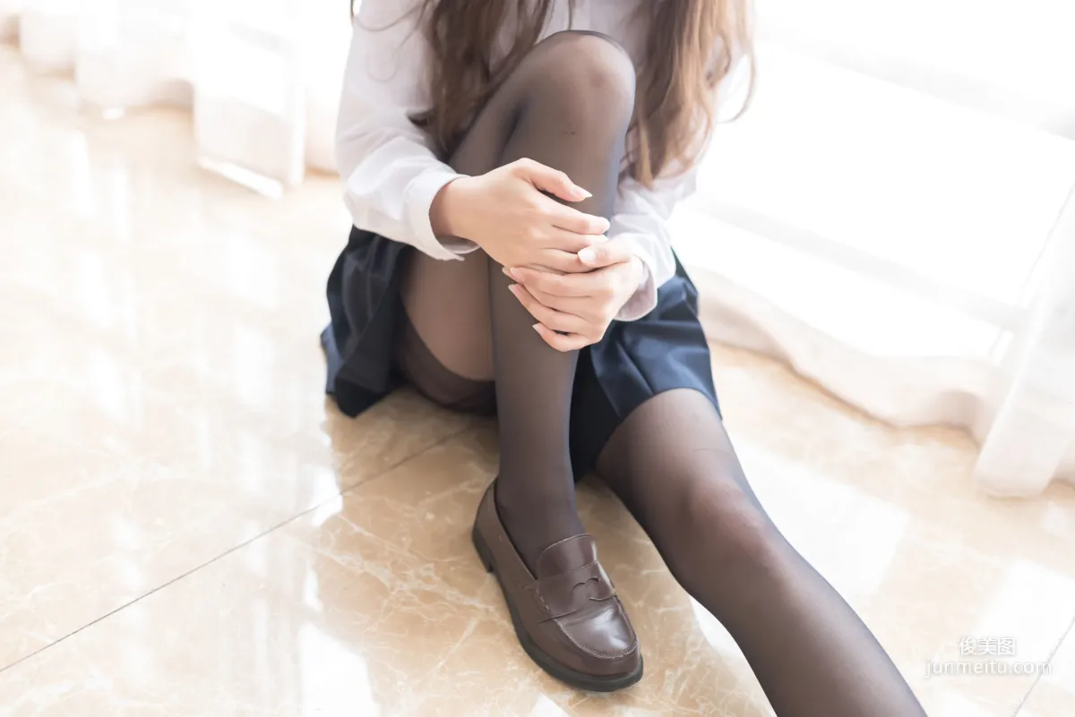 [Fengzhi Lingyu] NO.048 Pleated Skirt and Black Stockings Photo Set photo 3