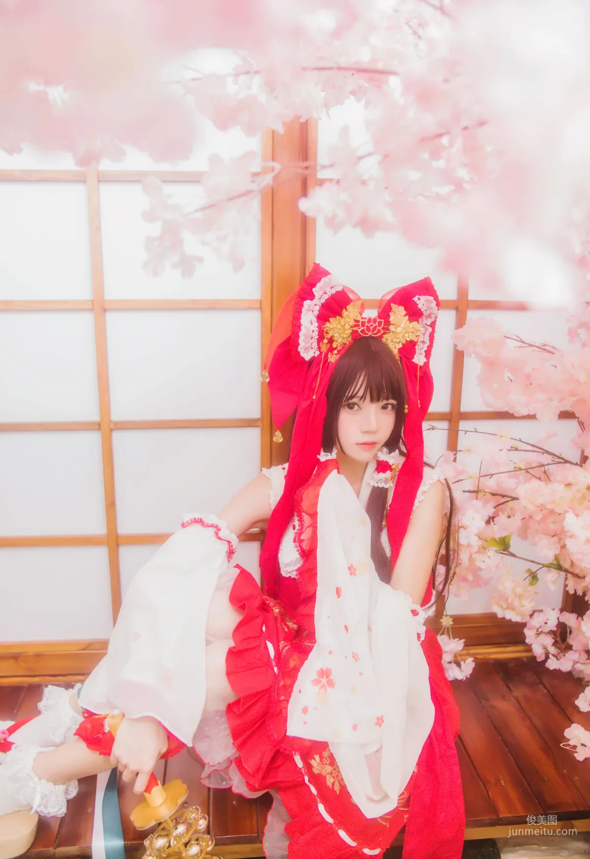 疯猫ss《灵梦》 [萝莉COS] 写真集27