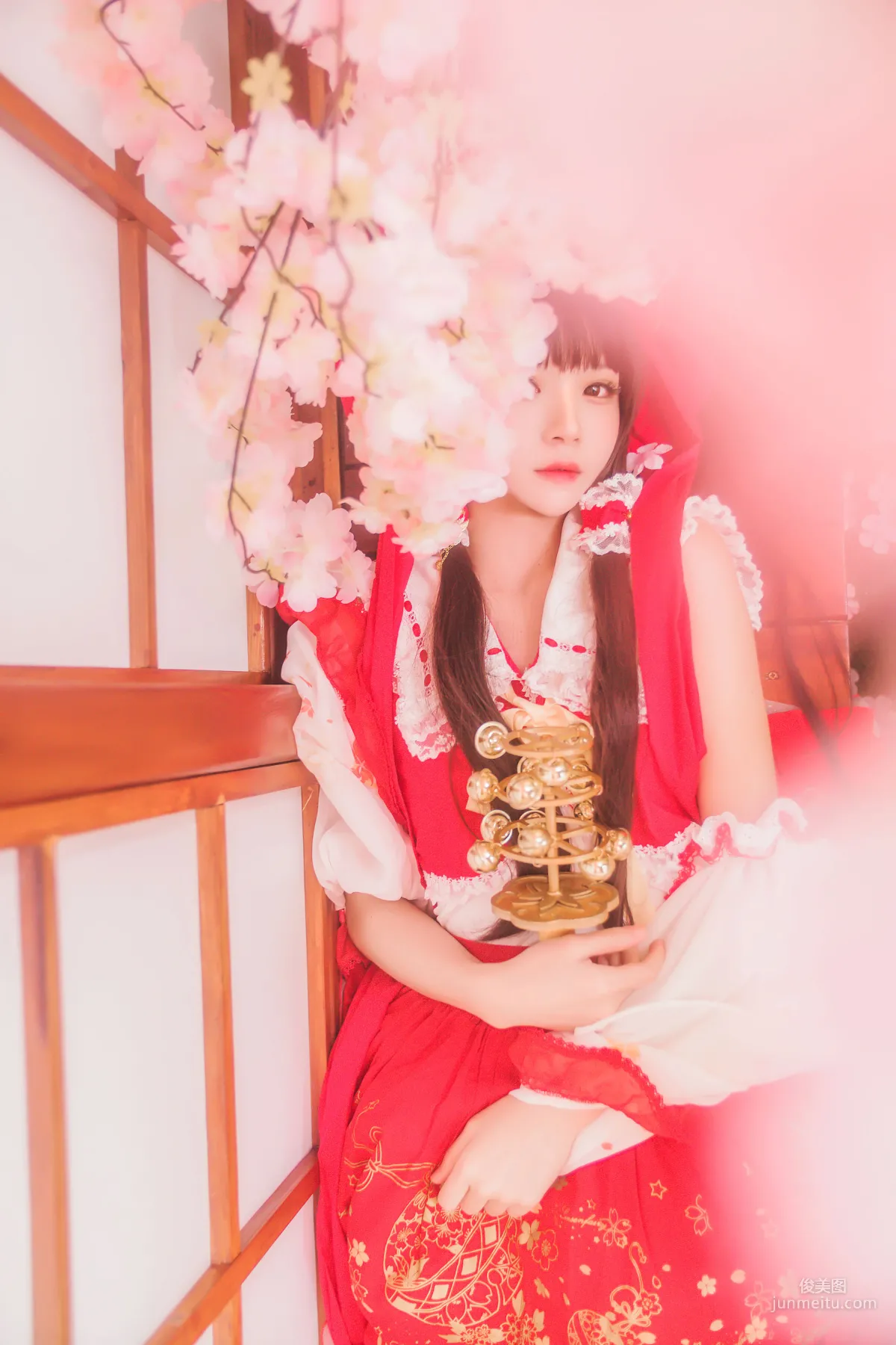 疯猫ss《灵梦》 [萝莉COS] 写真集40