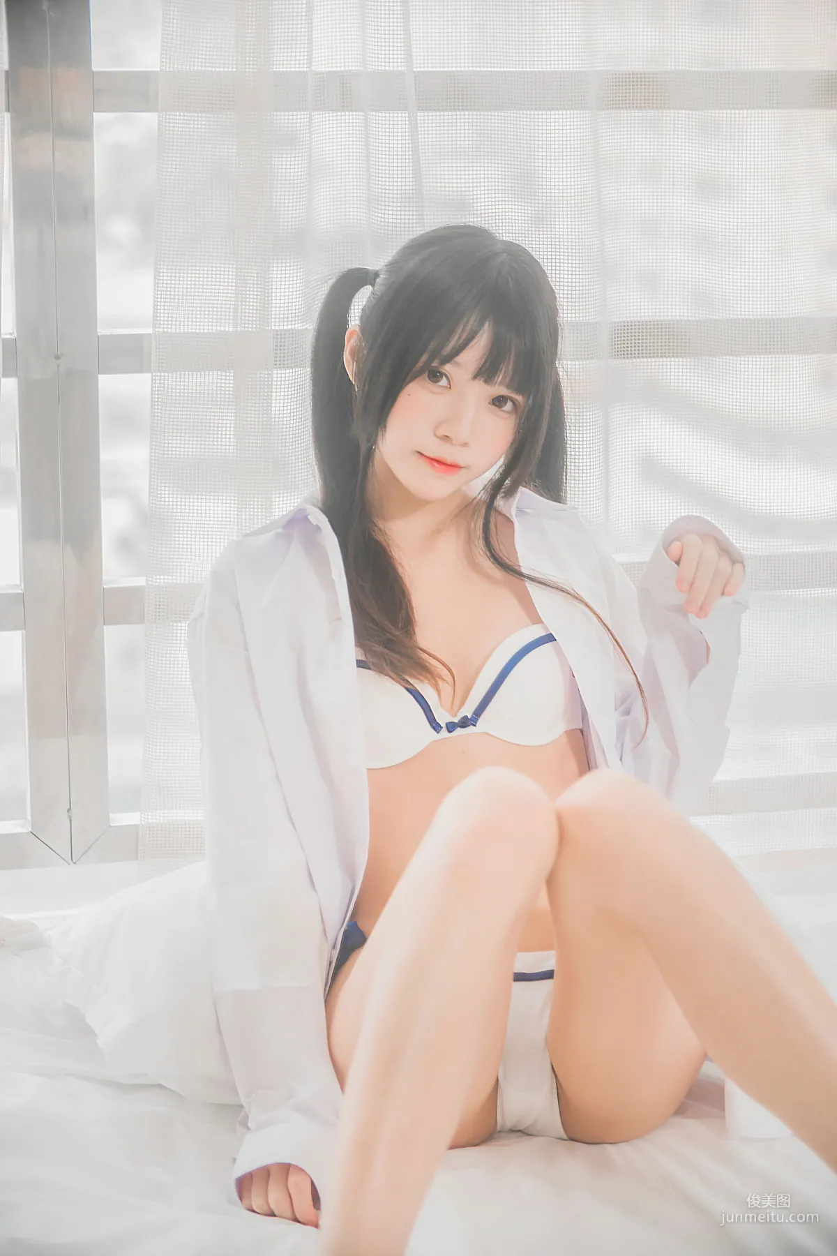 桜桃喵 《白襯衫雙馬尾》 [蘿莉COS] 寫真集 20