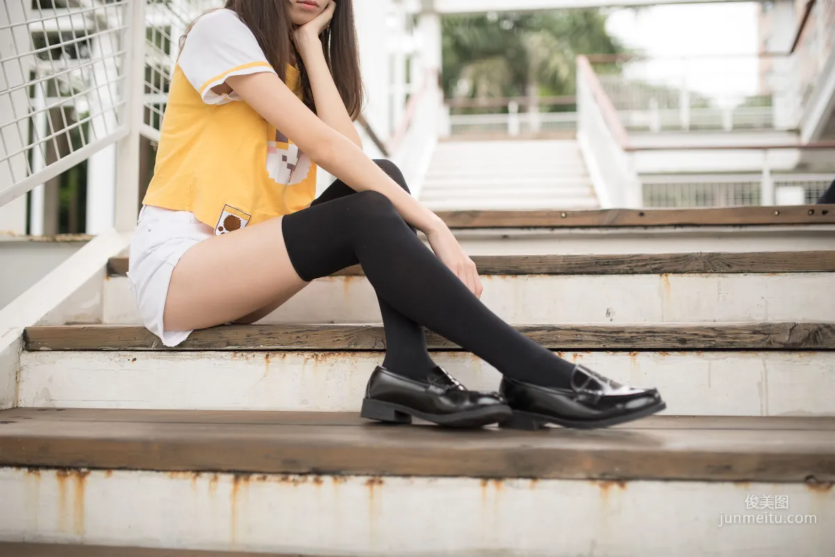 [Fengzhi Lingyu] NO.002 Black Stockings and Long Legs Photo Set photo 31