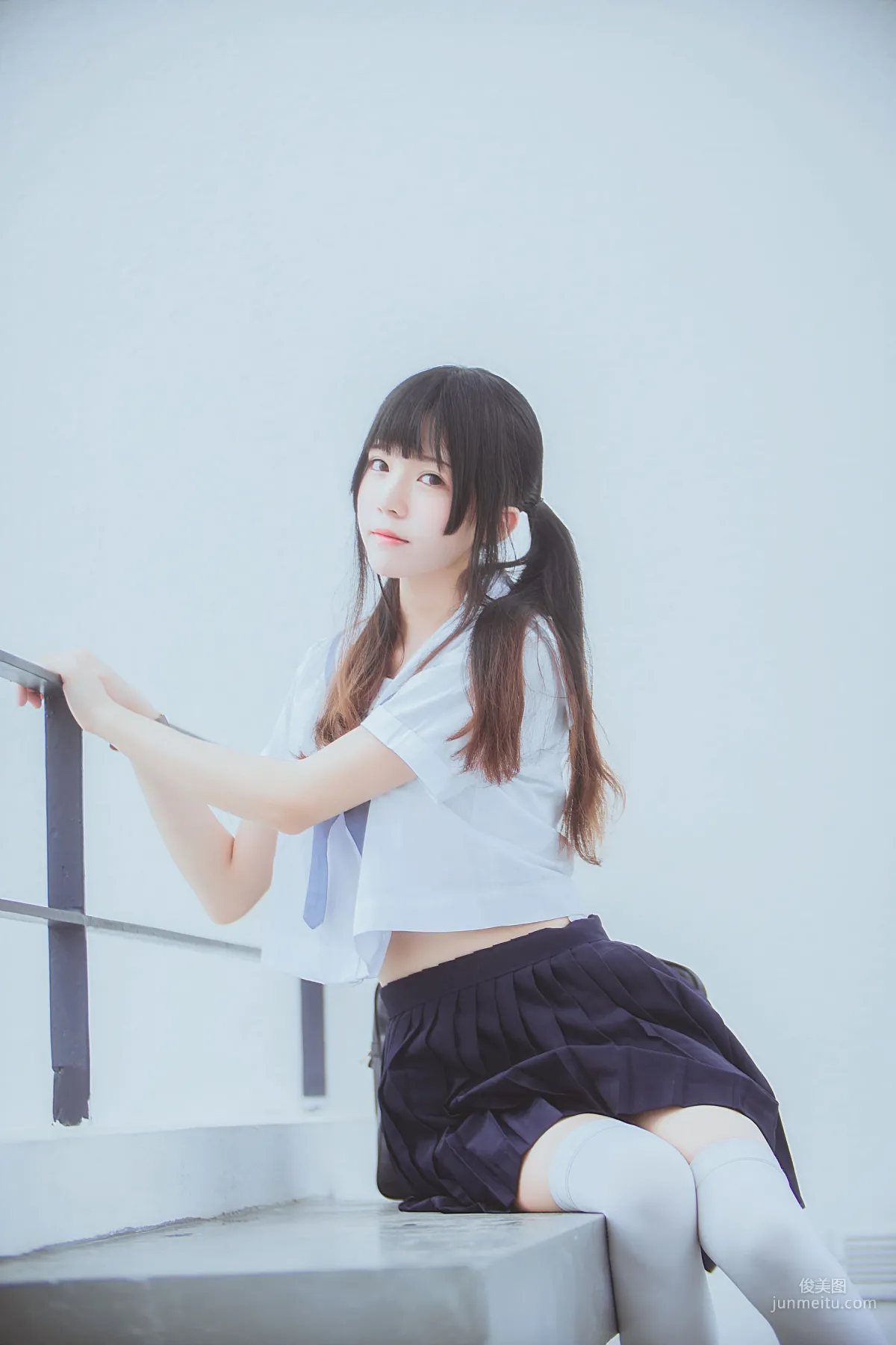 桜桃喵《藍白水手服》 [蘿莉COS] 寫真集 8