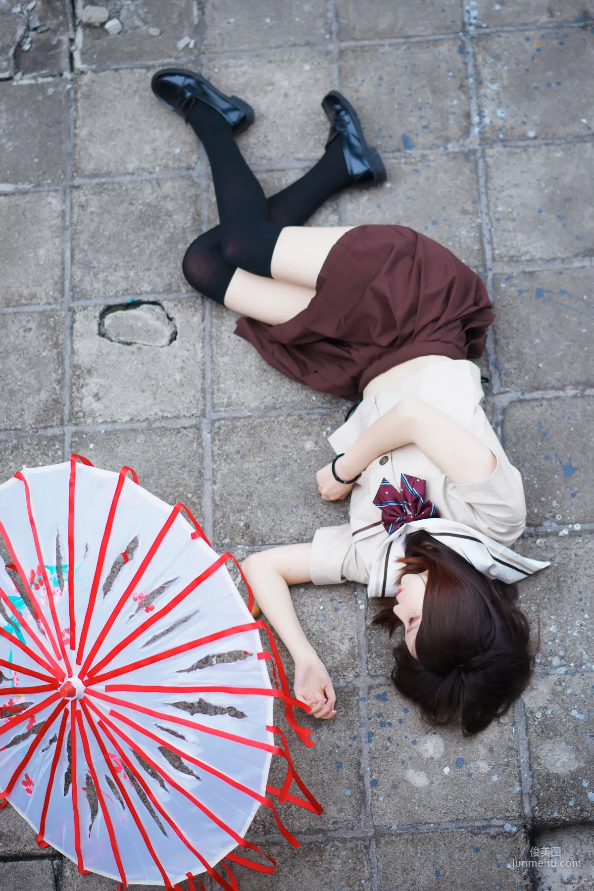 瘋貓ss《絲襪狂想曲(傘)》 [蘿莉COS] 寫真集 34