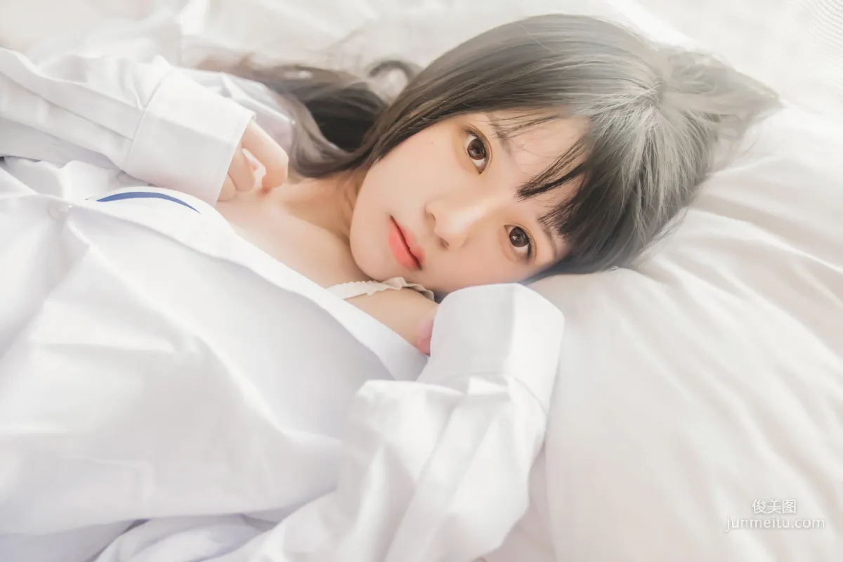 桜桃喵《桜桃未熟 - 白襯衫散發》 [蘿莉COS] 寫真集 19