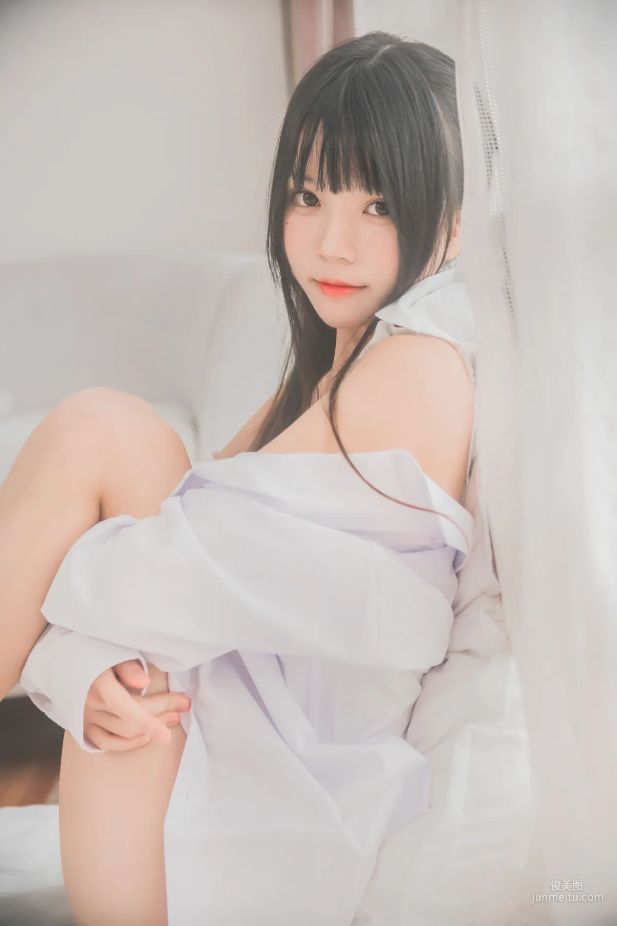 桜桃喵 《白衬衫双马尾》 [萝莉COS] 写真集28