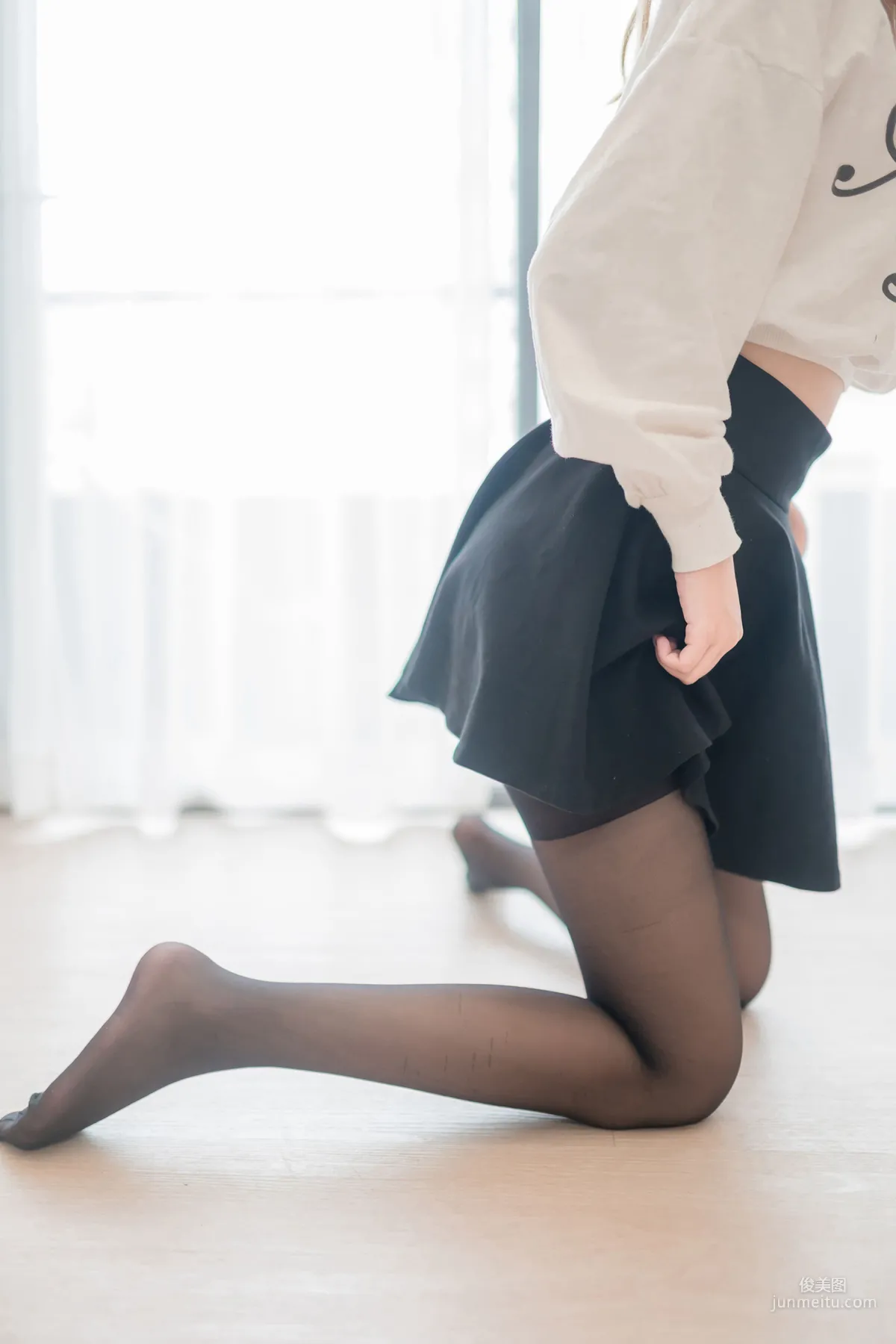 [Fengzhi Lingyu] NO.130 Ultra-Thin Black Stockings and Short Skirt Photo Set photo 19