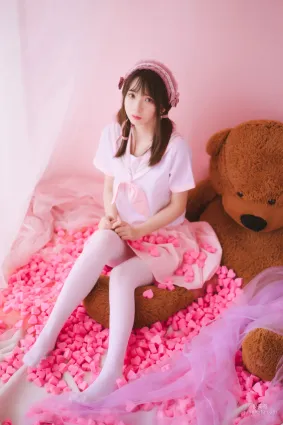 瘋貓ss《絲襪狂想曲(粉)》 [蘿莉COS] 寫真集