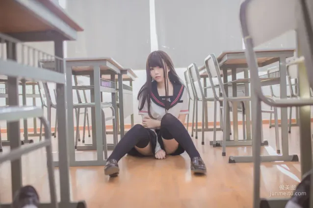 Yoko宅夏《黑絲JK》 [蘿莉COS] 寫真集