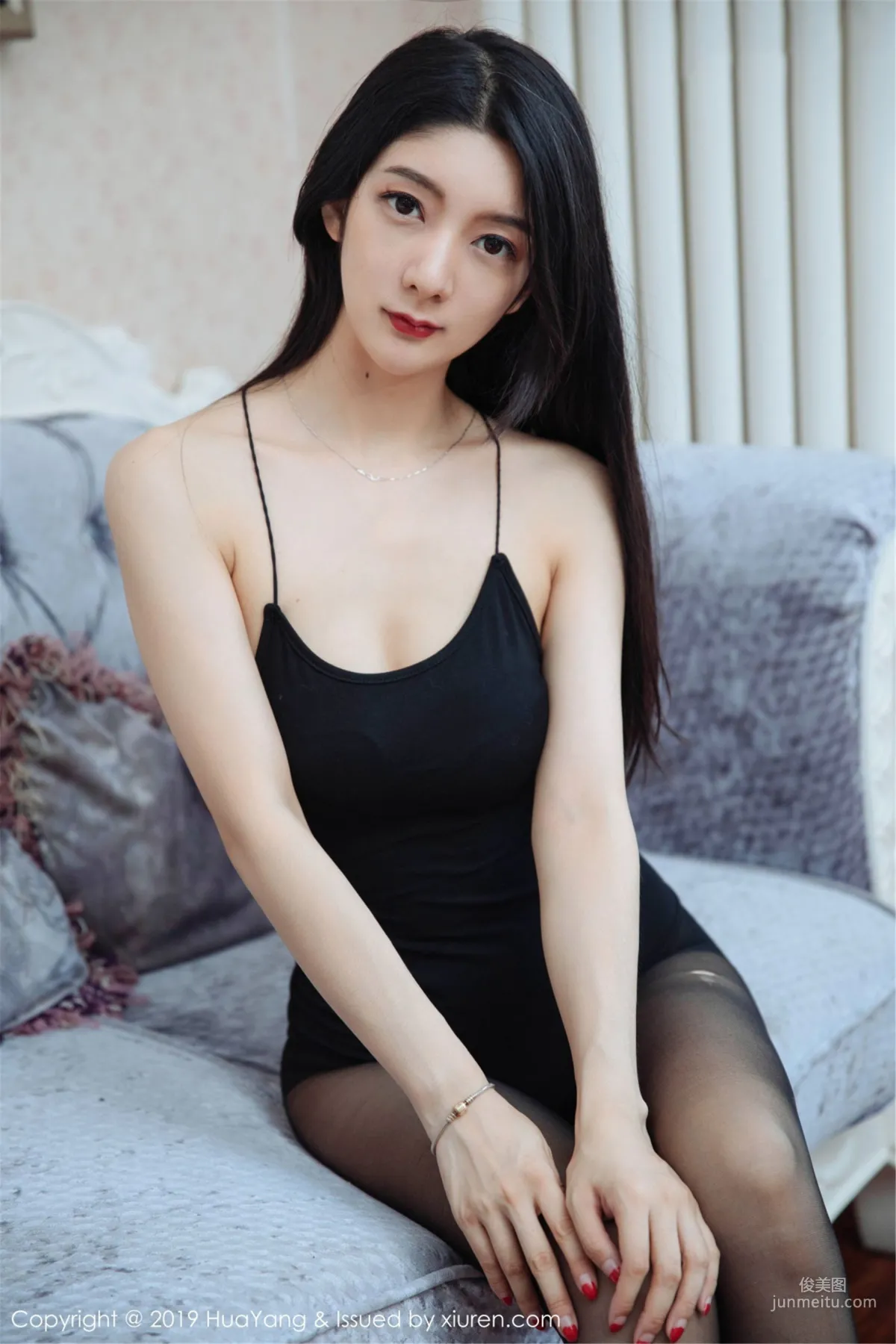 Angela Loves Cats, The Ultimate Charm of Black Stockings and Gentle Maid Outfit Series [HuaYang] Vol.137 Photo Set photo 10