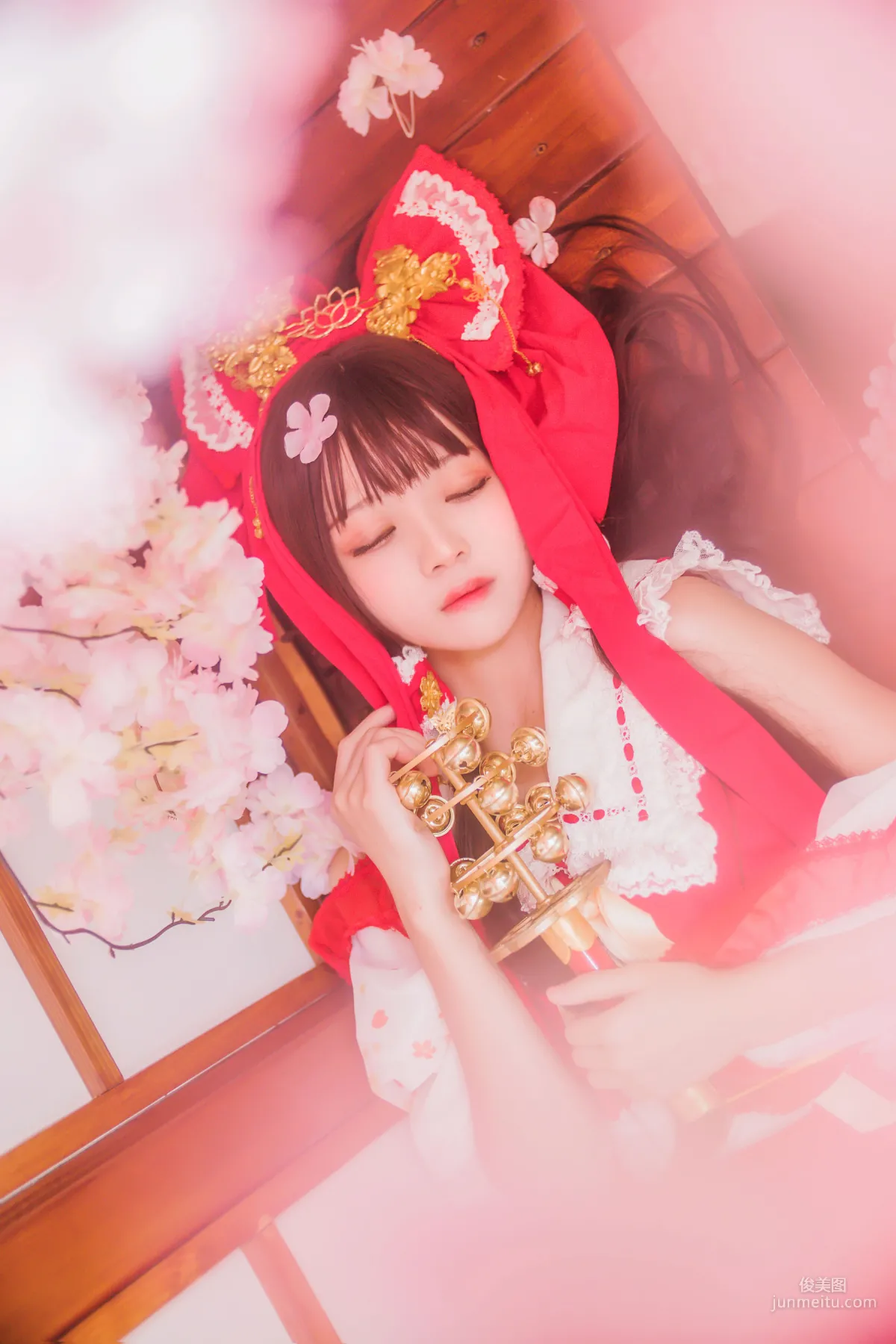 疯猫ss《灵梦》 [萝莉COS] 写真集36