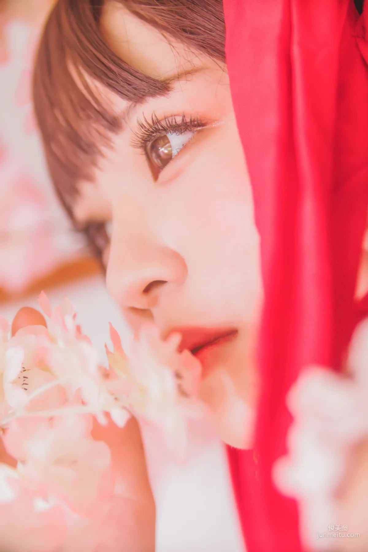 疯猫ss《灵梦》 [萝莉COS] 写真集37