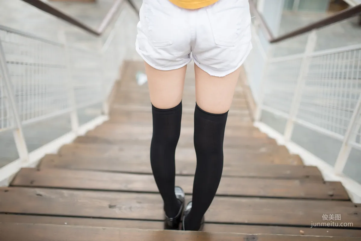 [Fengzhi Lingyu] NO.002 Black Stockings and Long Legs Photo Set photo 26