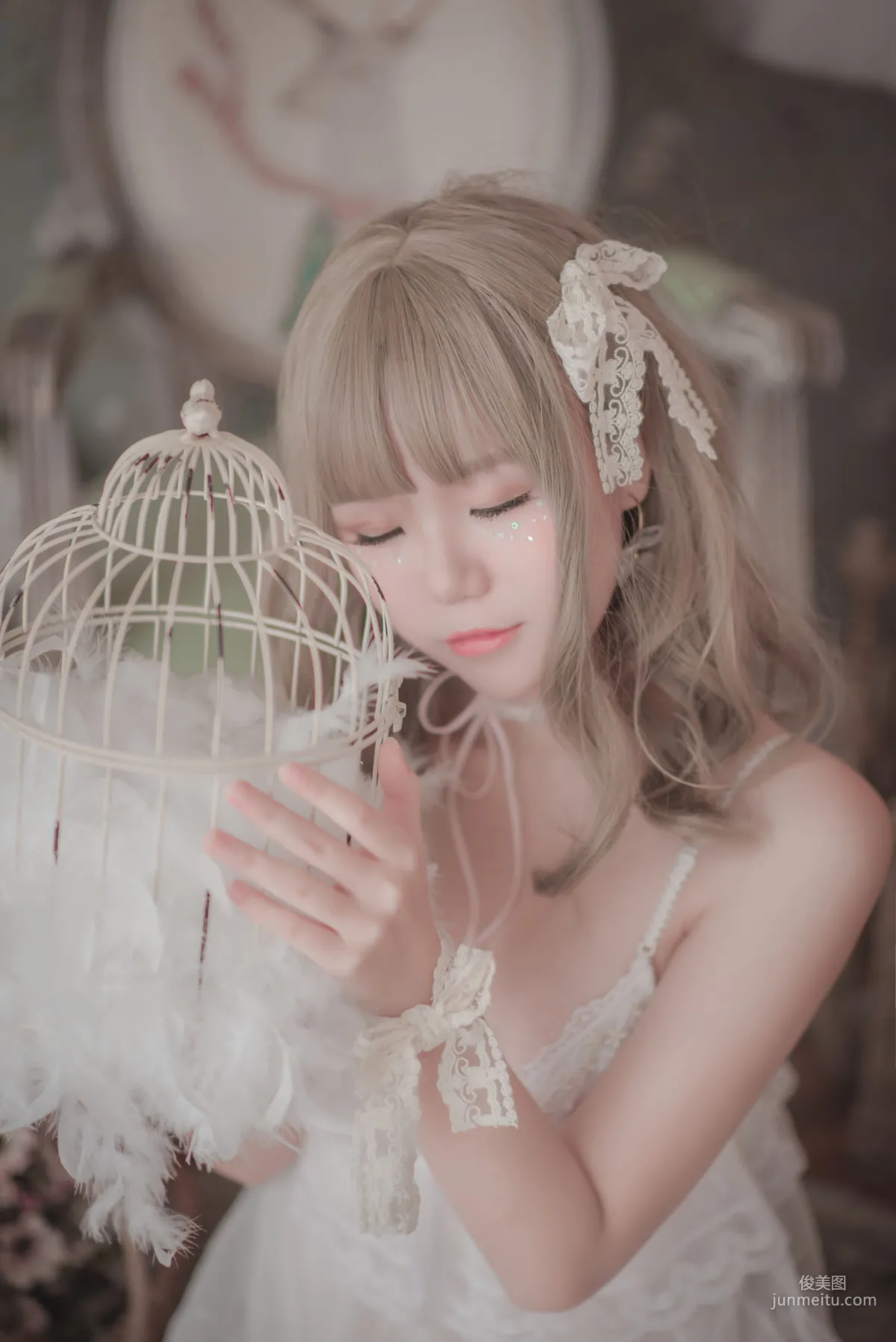 Yoko宅夏《白色絲質連衣裙》 [蘿莉COS] 寫真集 25