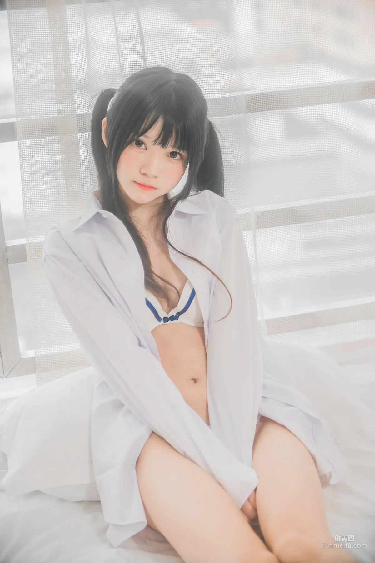 桜桃喵 《白襯衫雙馬尾》 [蘿莉COS] 寫真集 22