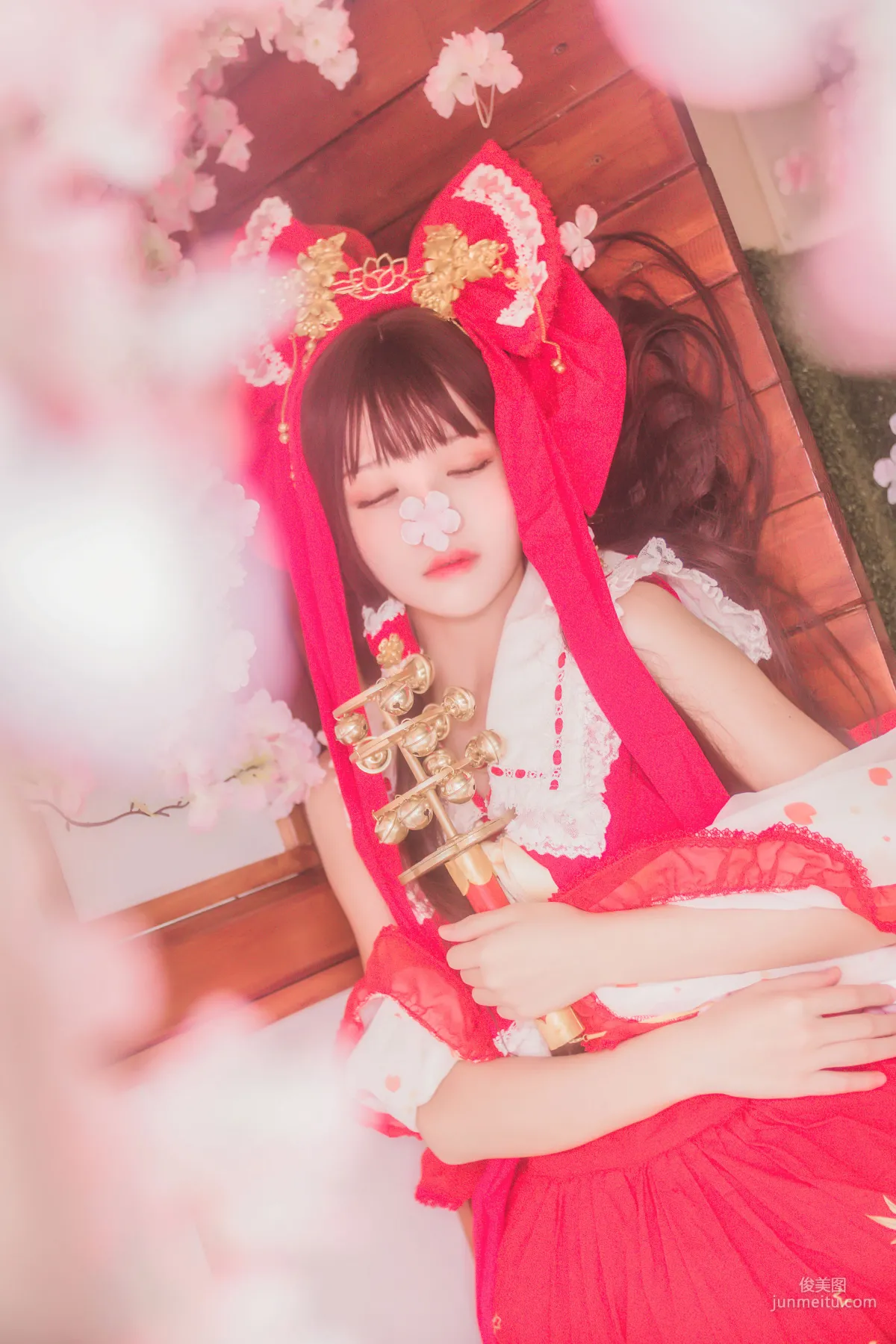 疯猫ss《灵梦》 [萝莉COS] 写真集35