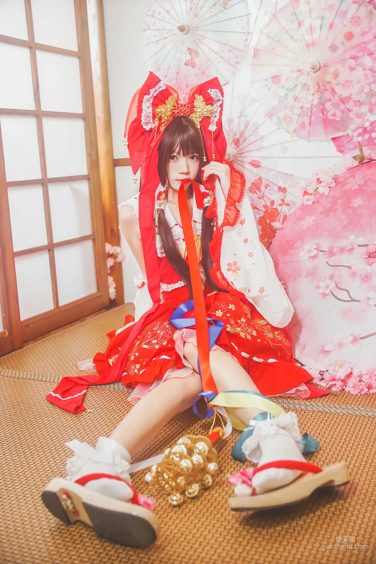 桜桃喵《靈夢 新年快樂》 [蘿莉COS] 寫真集 17