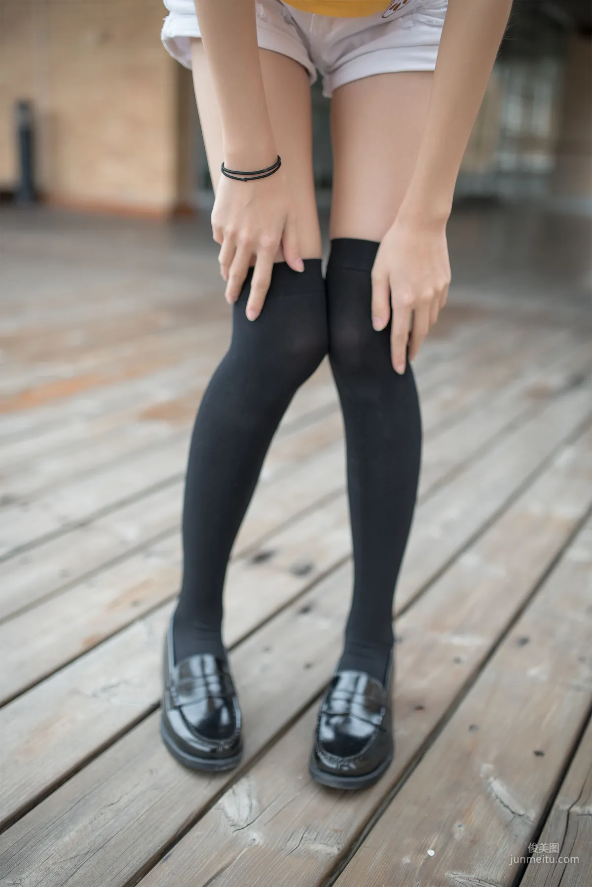 [Fengzhi Lingyu] NO.002 Black Stockings and Long Legs Photo Set photo 49