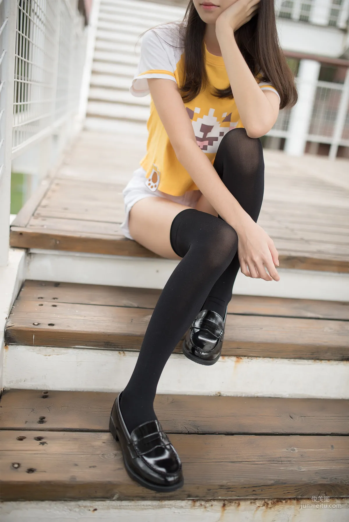 [Fengzhi Lingyu] NO.002 Black Stockings and Long Legs Photo Set photo 25