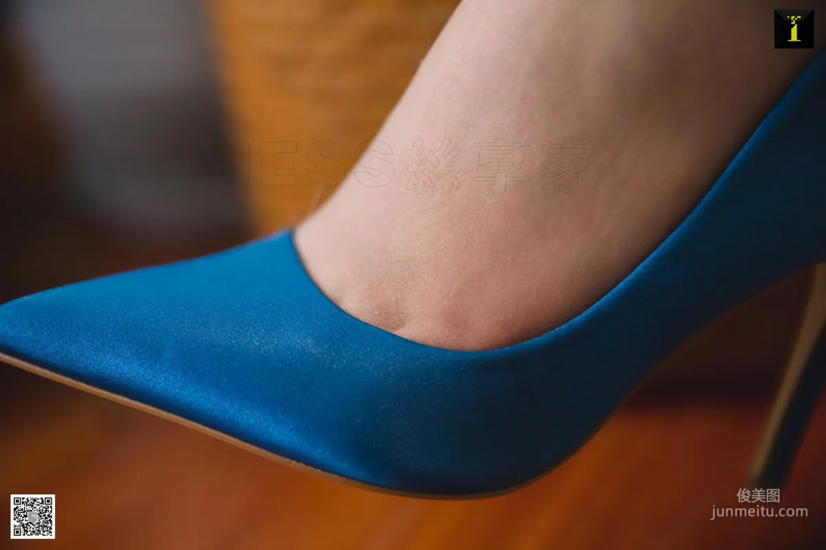 Model Yun Zhi《Yun Zhi Silk-Faced Blue High Heels》 [IESS] Silk Stockings and Beautiful Legs Photo Set photo 38
