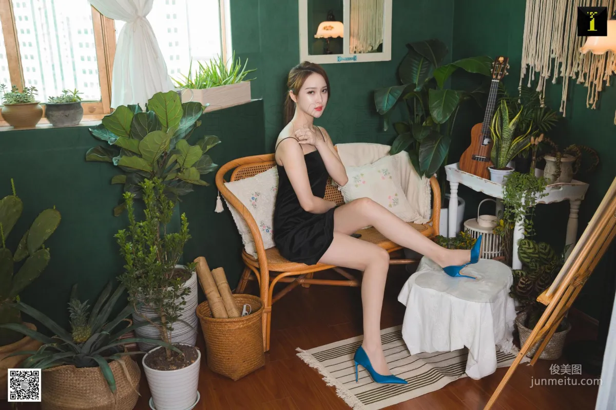 Model Yun Zhi《Yun Zhi Silk-Faced Blue High Heels》 [IESS] Silk Stockings and Beautiful Legs Photo Set photo 16