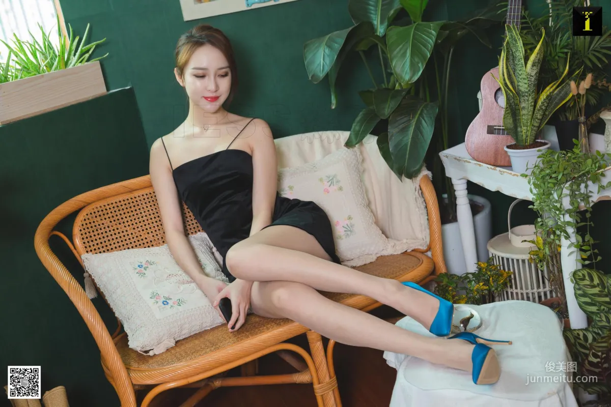 Model Yun Zhi《Yun Zhi Silk-Faced Blue High Heels》 [IESS] Silk Stockings and Beautiful Legs Photo Set photo 60