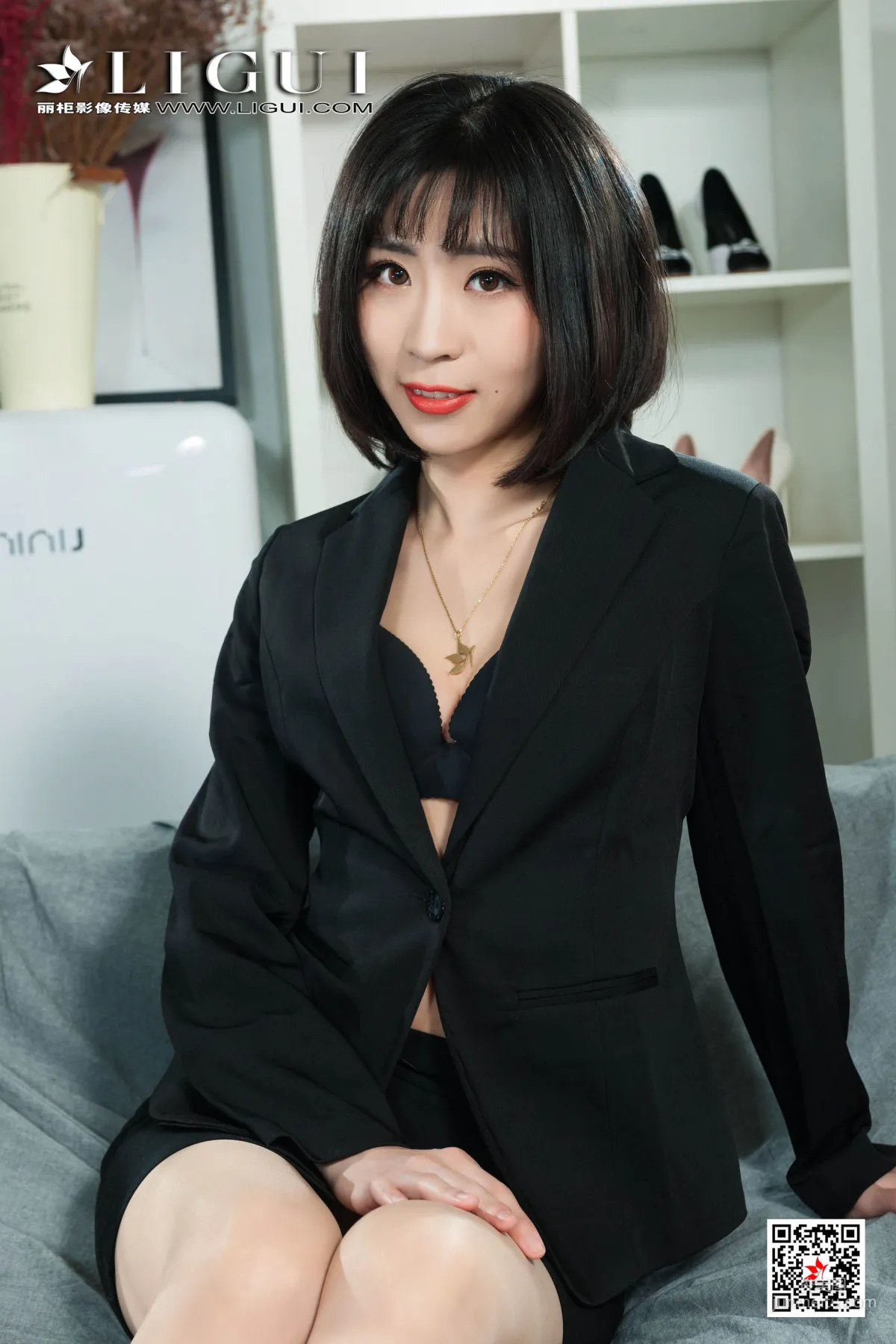 阿笙《西装OL女郎丝足》 [丽柜Ligui] 写真集9