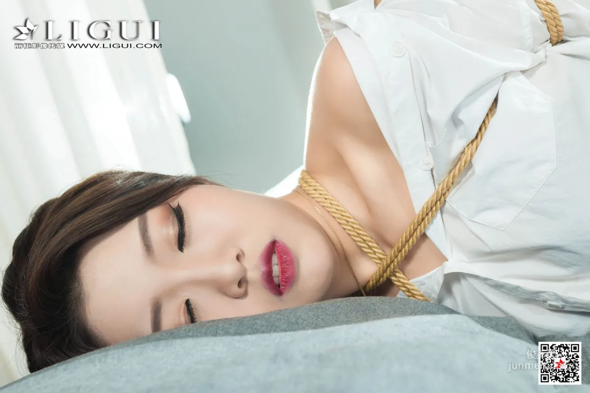 鐘情《白襯衫絲足繩藝》 [麗櫃美束Ligui] 寫真集 24