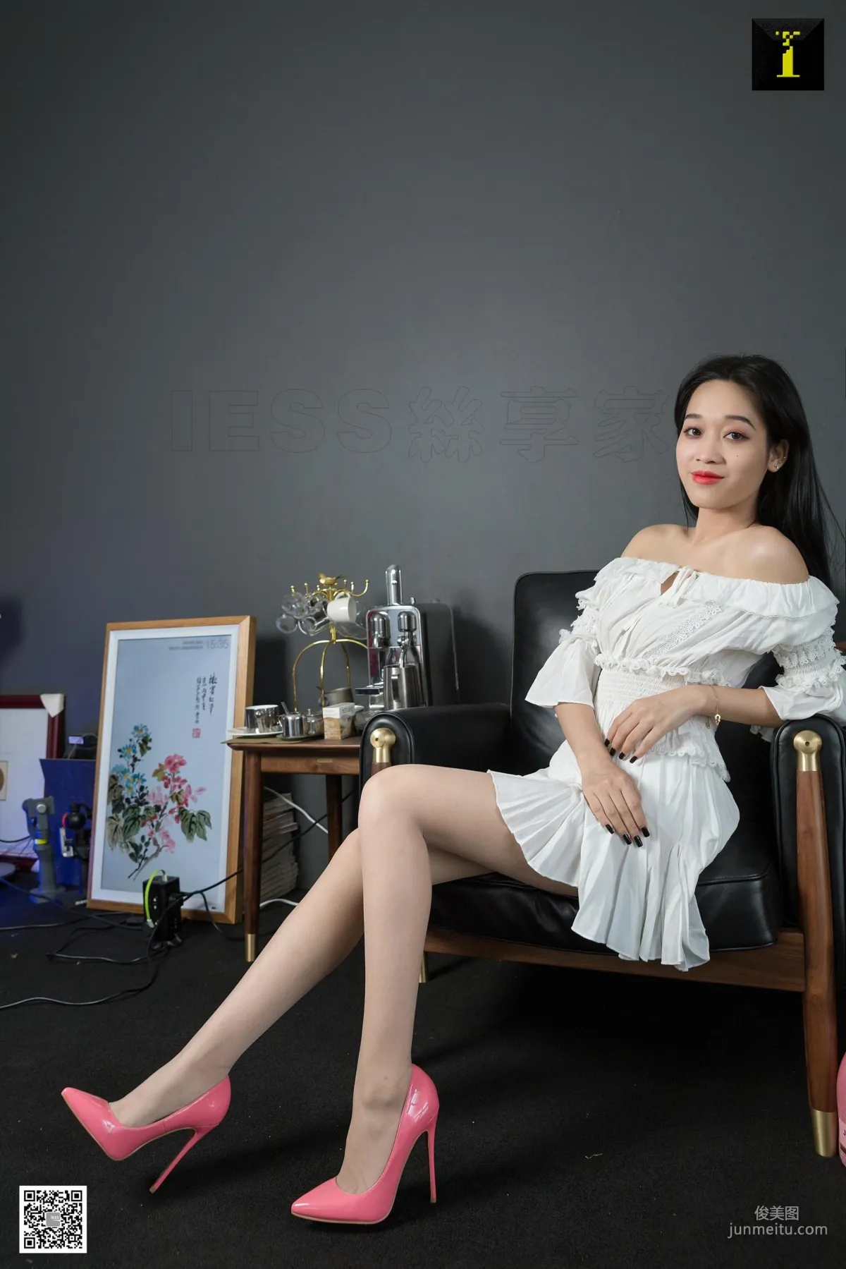 模特可乐《可乐的少女系高跟》 [异思趣向IESS] 丝足美腿写真集23