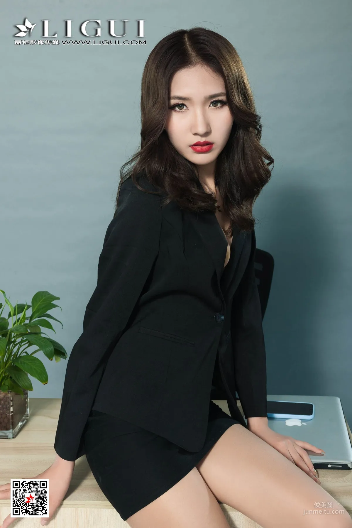 腿模星星《肉丝Ol高跟女郎》 [丽柜Ligui] 写真集31