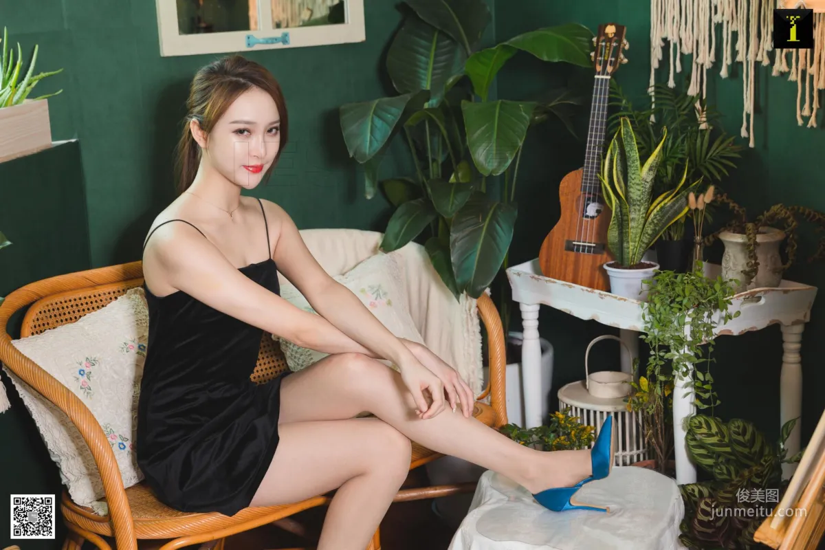 Model Yun Zhi《Yun Zhi Silk-Faced Blue High Heels》 [IESS] Silk Stockings and Beautiful Legs Photo Set photo 17