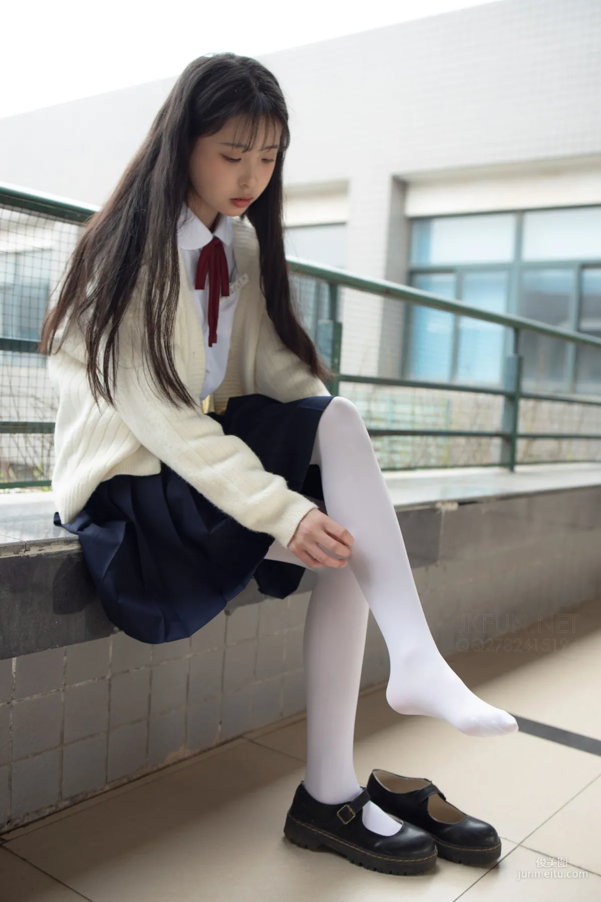 甜米《纯纯的白丝学妹》 [森萝财团] JKFUN-001 萝莉丝袜写真集1