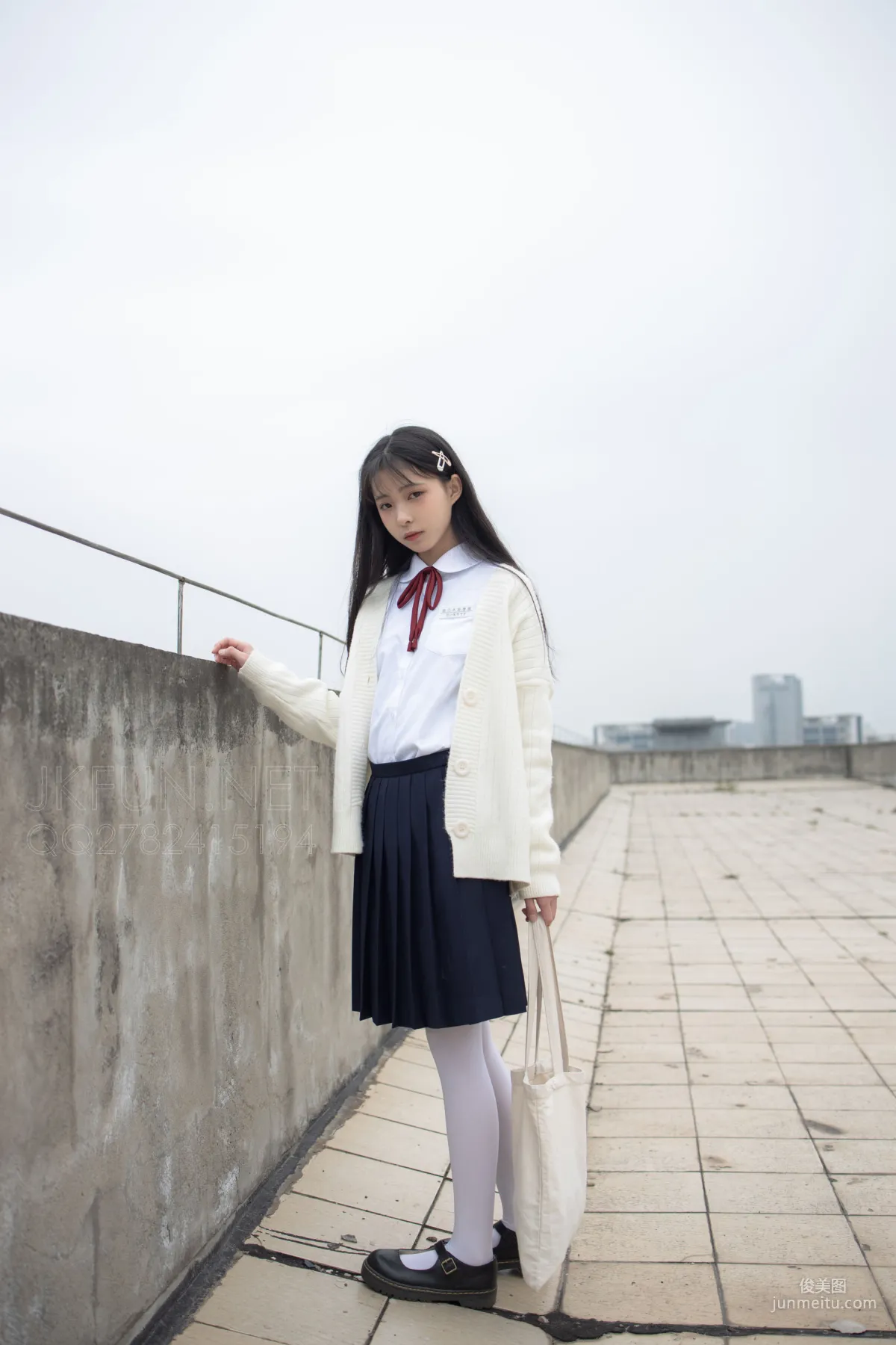 甜米《純純的白絲學妹》 [森蘿财團] JKFUN-001 蘿莉絲襪寫真集 20