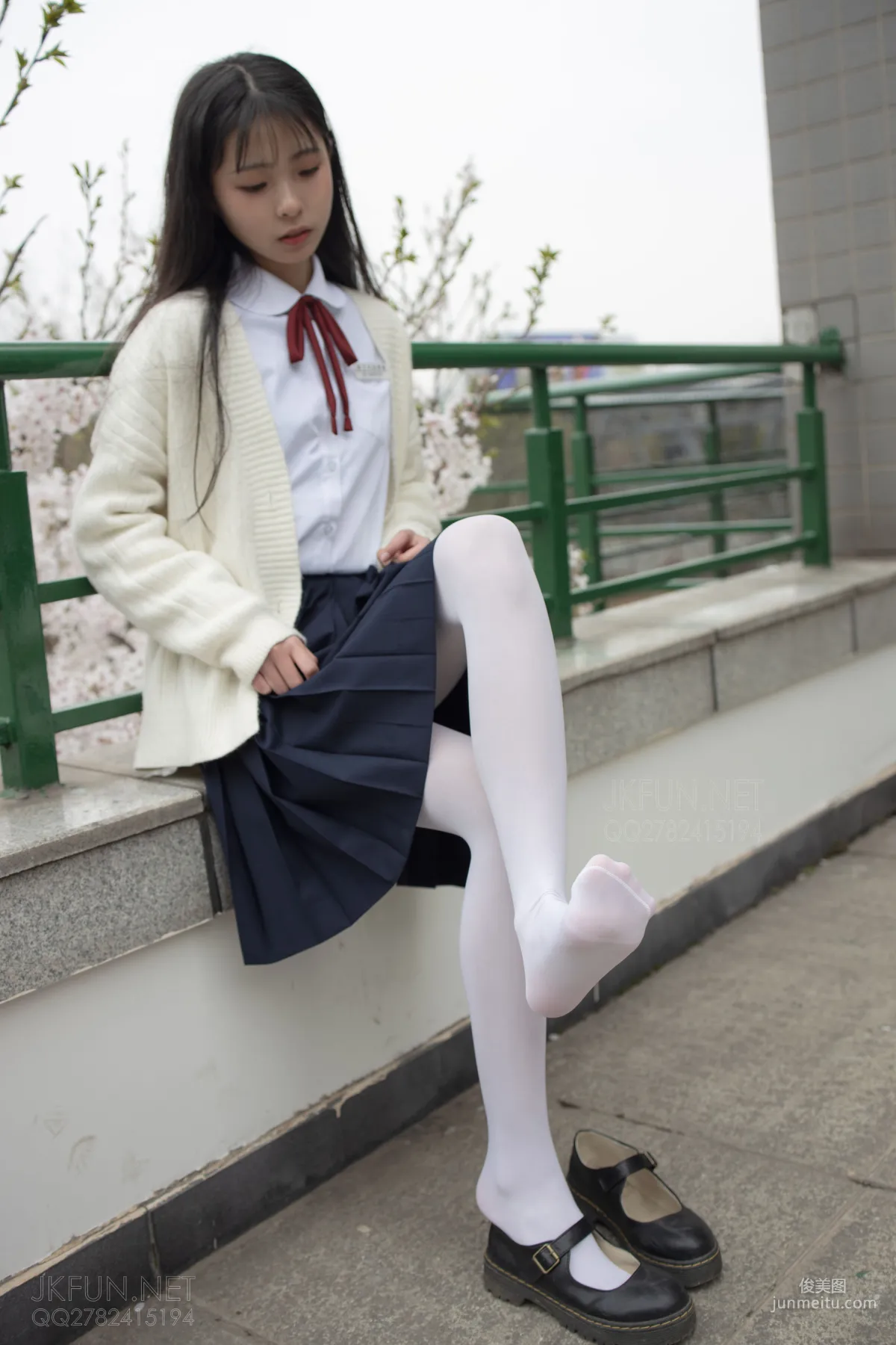 甜米《純純的白絲學妹》 [森蘿财團] JKFUN-001 蘿莉絲襪寫真集 70