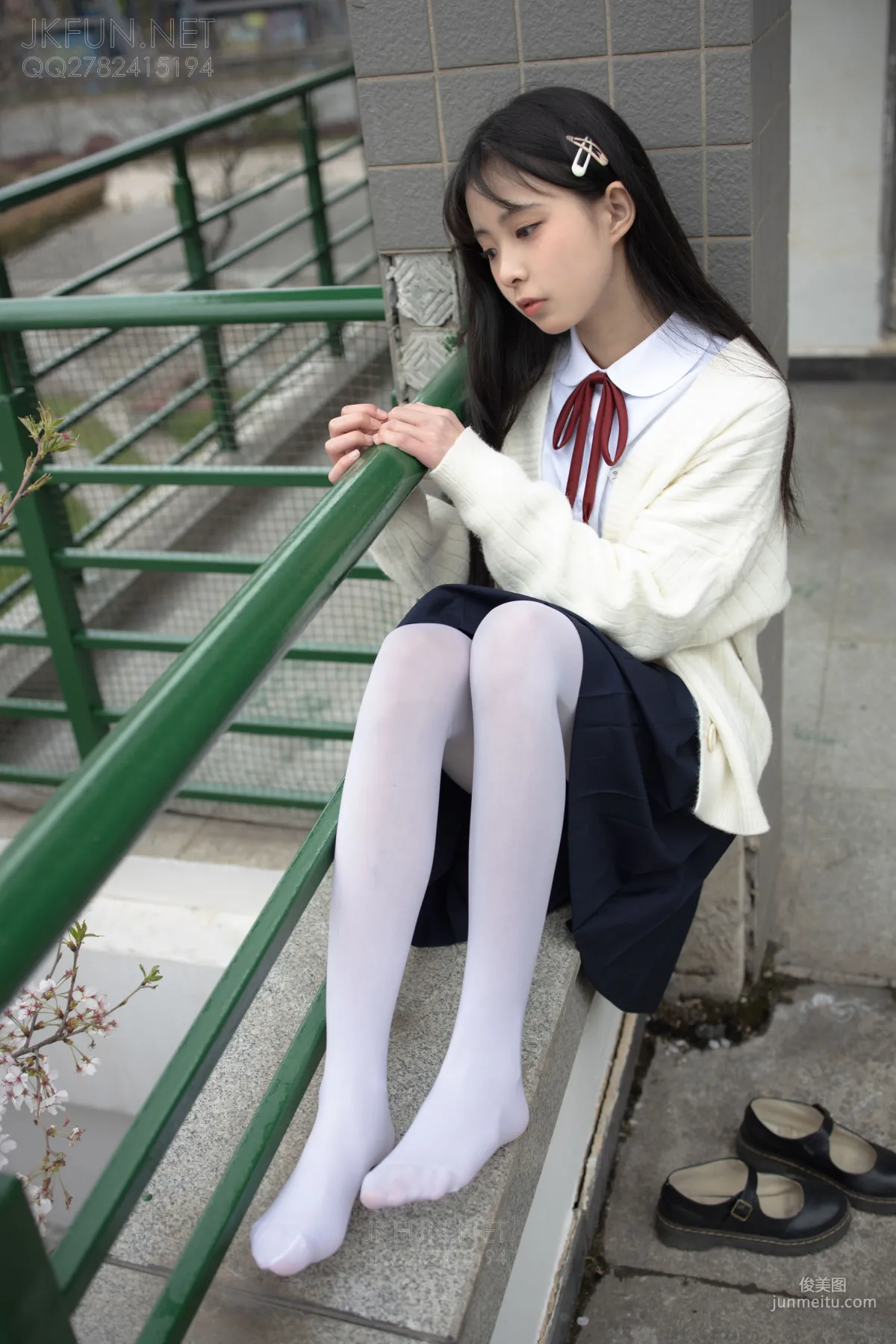 甜米《純純的白絲學妹》 [森蘿财團] JKFUN-001 蘿莉絲襪寫真集 56