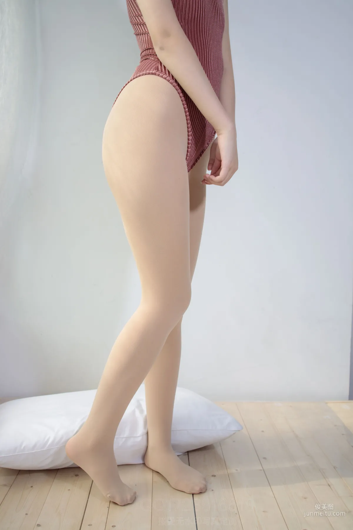 《80D肉丝踩薯片》 [森萝财团] X-060 写真集11