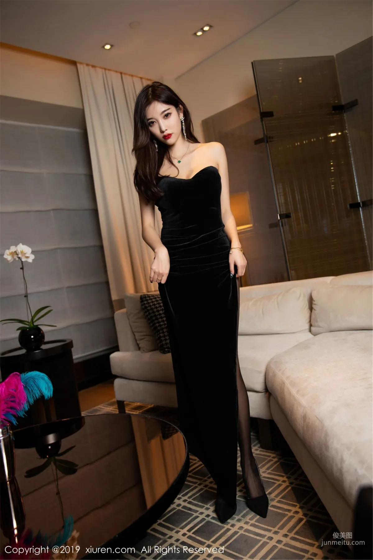 Yang Chenchen Sugar, The Ultimate Soul-Stealing Black Stockings Temptation [XiuRen] No.1483 Photo Set photo 6