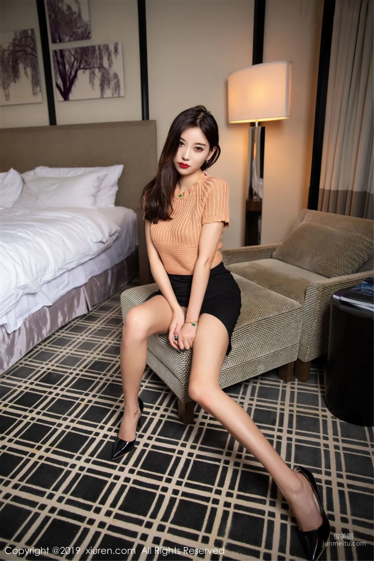 Yang Chenchen sugar "Hollow-Out Lingerie + Short Skirt, Stockings, Beautiful Legs" [XiuRen] No.1516 Photo Set photo 21