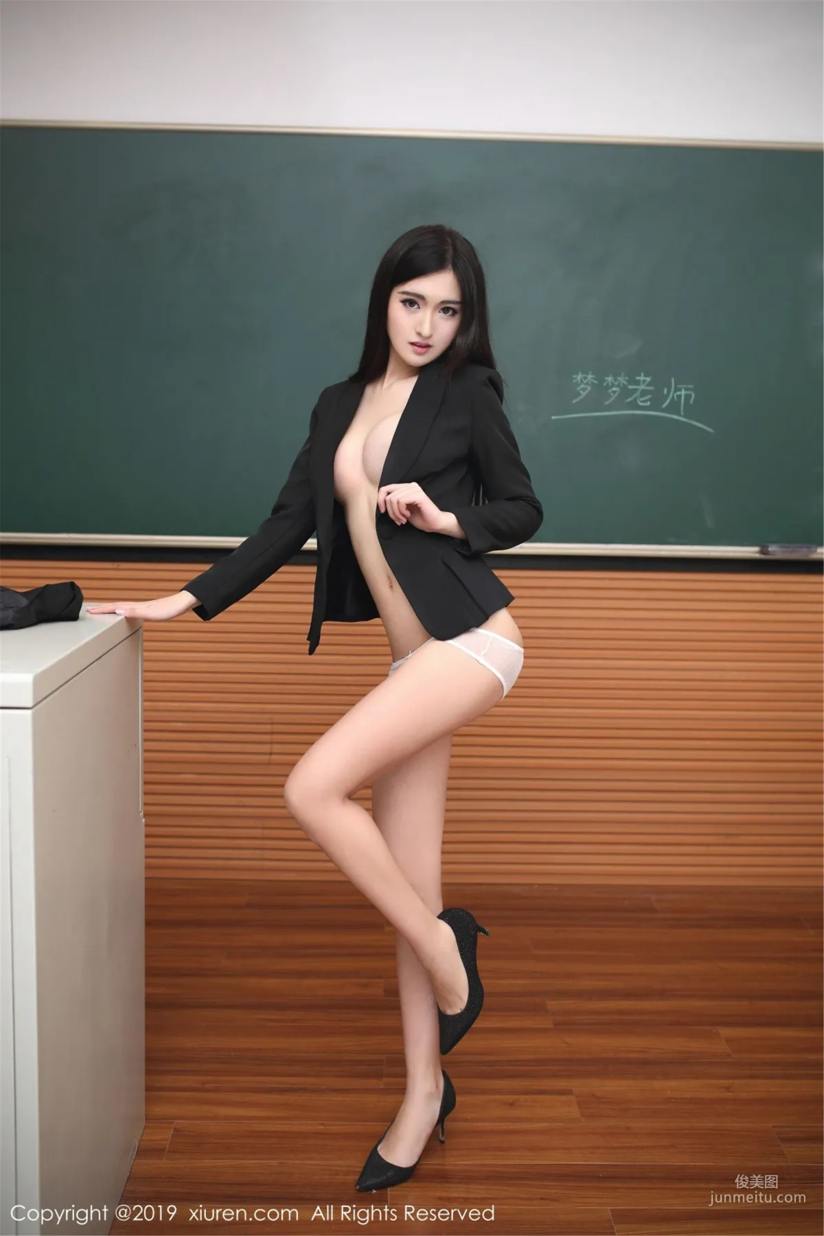 Shen Mengyao "Sexy Exposure at University Physics Building" [XiuRen] No.1480 Photo Set photo 10