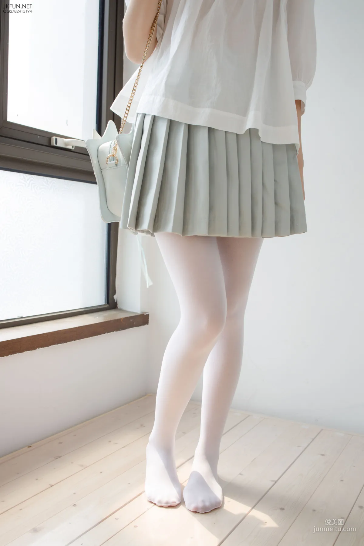 《50D白丝按摩仪》 [森萝财团] JKFUN-009 写真集82