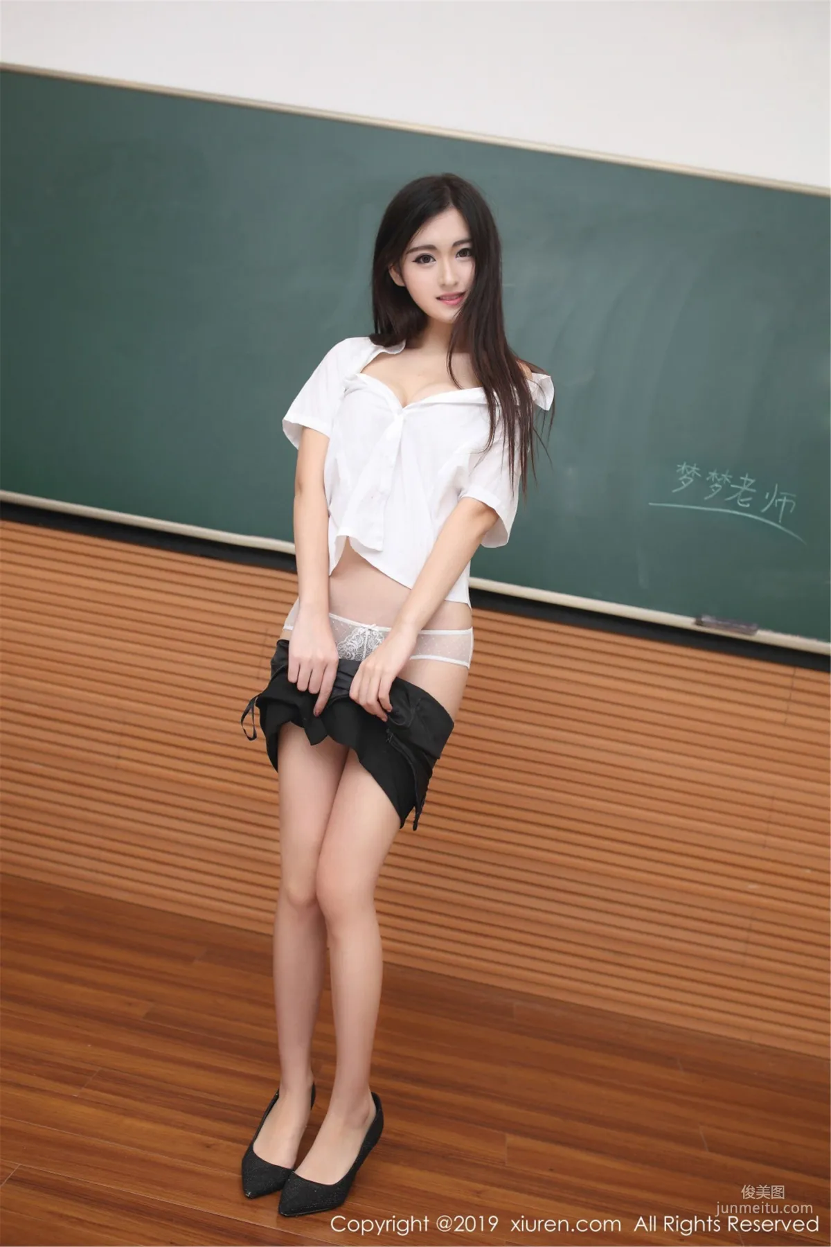 Shen Mengyao "Sexy Exposure at University Physics Building" [XiuRen] No.1480 Photo Set photo 6