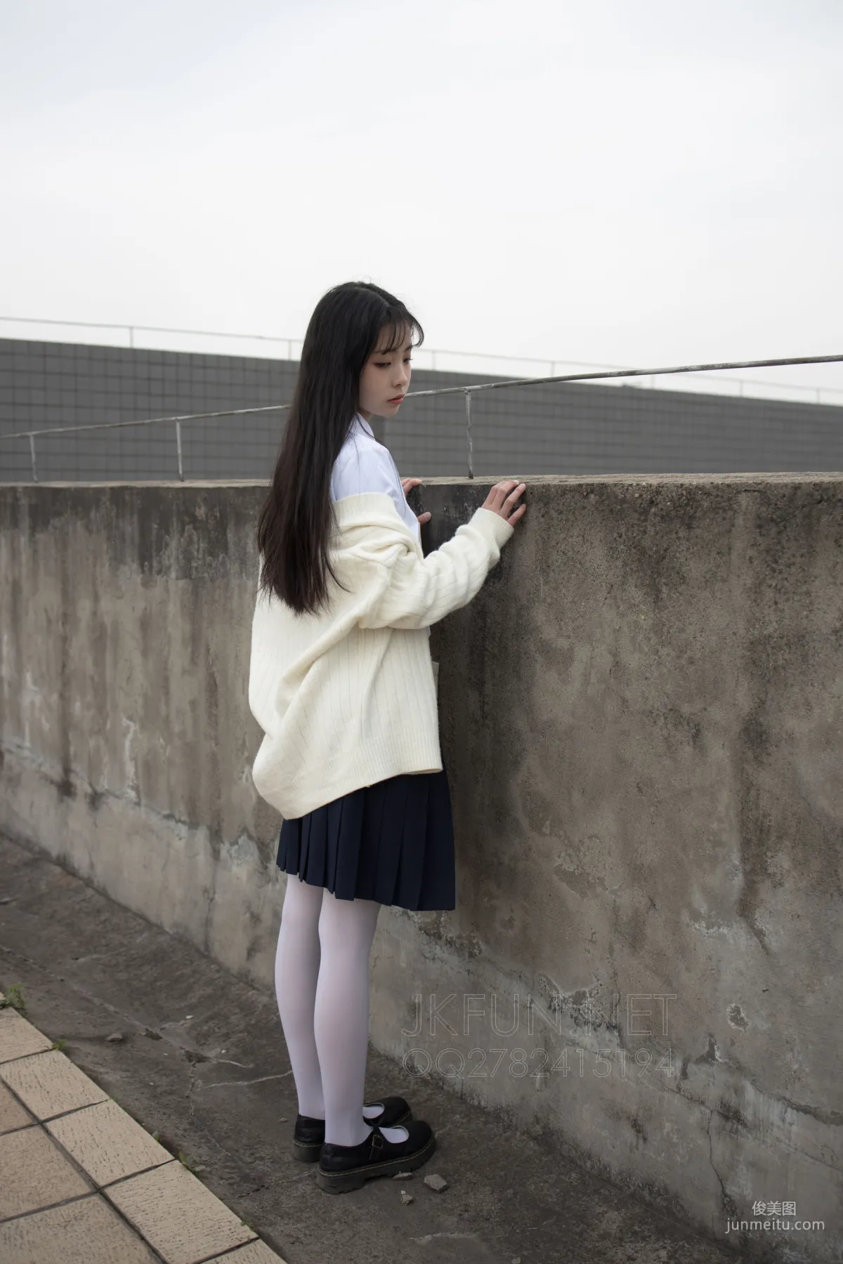 甜米《純純的白絲學妹》 [森蘿财團] JKFUN-001 蘿莉絲襪寫真集 30